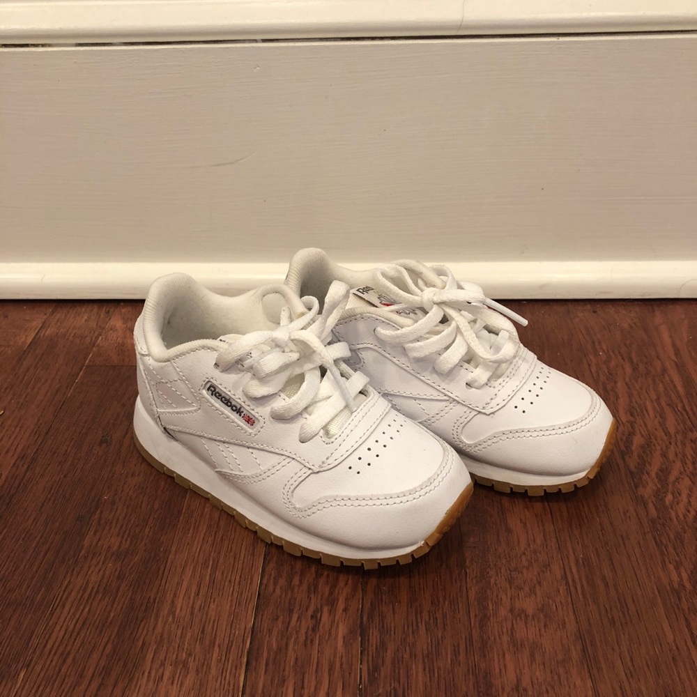 Like new Reebok toddler tennis shoes size 7